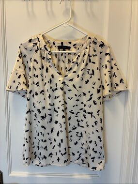 Eclair Black and Cream V-Neck Short Sleeve Blouse⭐️